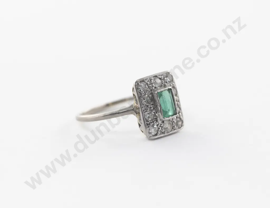 18ct White Gold 11Stone Emerald and Diamond Cluster Ring Image 1++