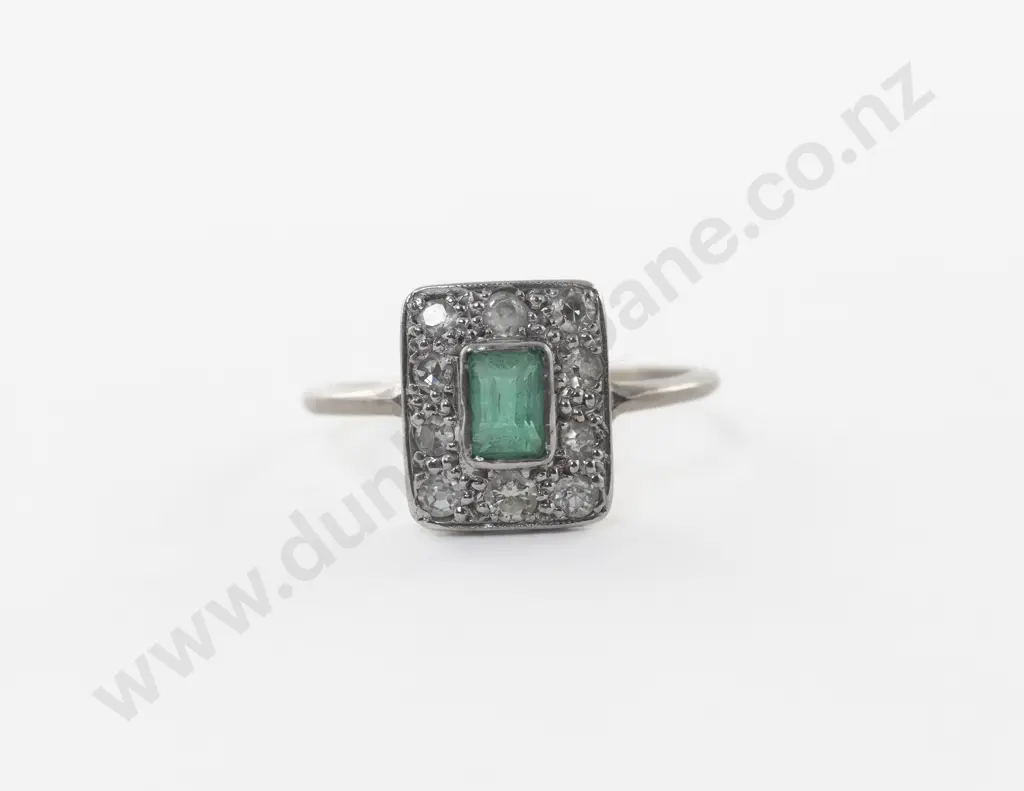18ct White Gold 11Stone Emerald and Diamond Cluster Ring Image 1++