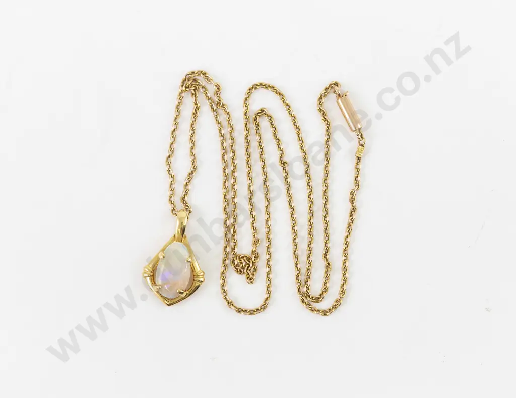 18ct/15ct Single Opal Pendant on Chain Image 1++