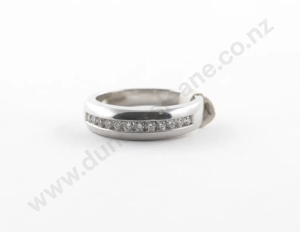 18ct White Gold Twelve Stone Diamond Band Ring Image 1++