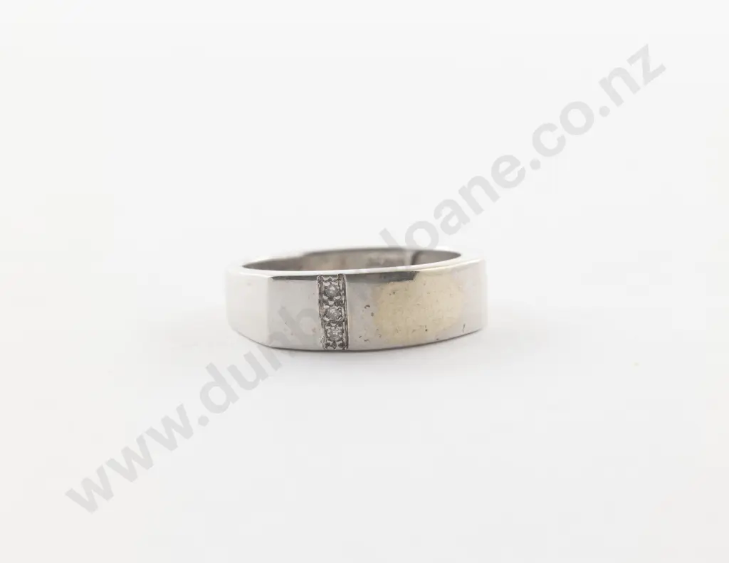 9ct White Gold Three Stone Diamond Gents Band Ring Image 1++