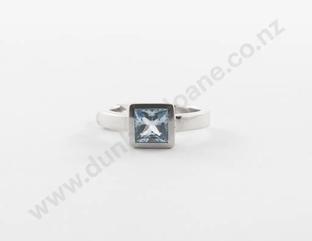 9ct White Gold Single Topaz Ring Image 1++