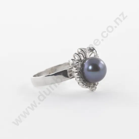 14ct White Gold 17Stone and Single Cultured Pearl Diamond Ring