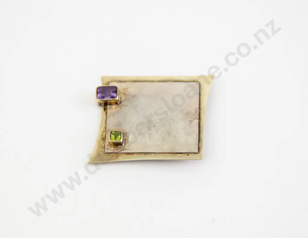 Unidentified NZ Jeweller S/S Amethyst and Peridot Diamond Shaped Brooch Image 1++