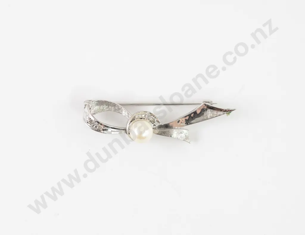 9ct White Gold Four Stone and Single Pearl Diamond Bow Brooch Image 1++
