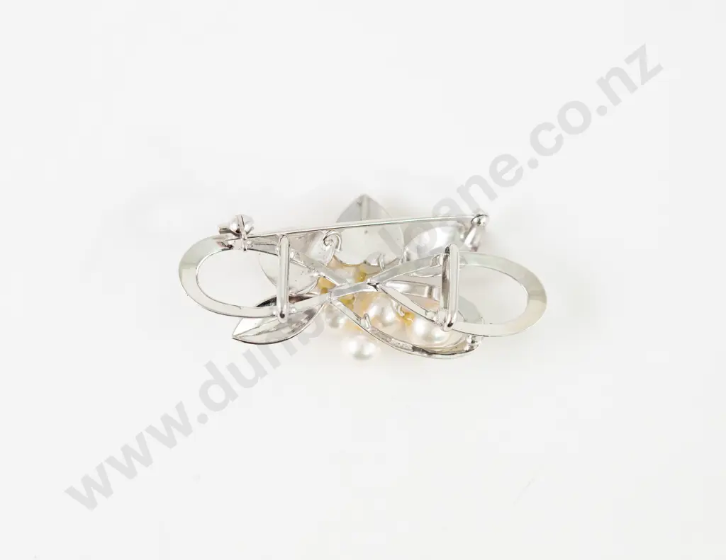 S/S Seven Cultured Pearl Leaf Spray Brooch Image 1++