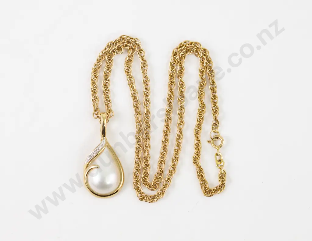 9ct Single Mabe Pearl and Diamond Pendant Image 1++