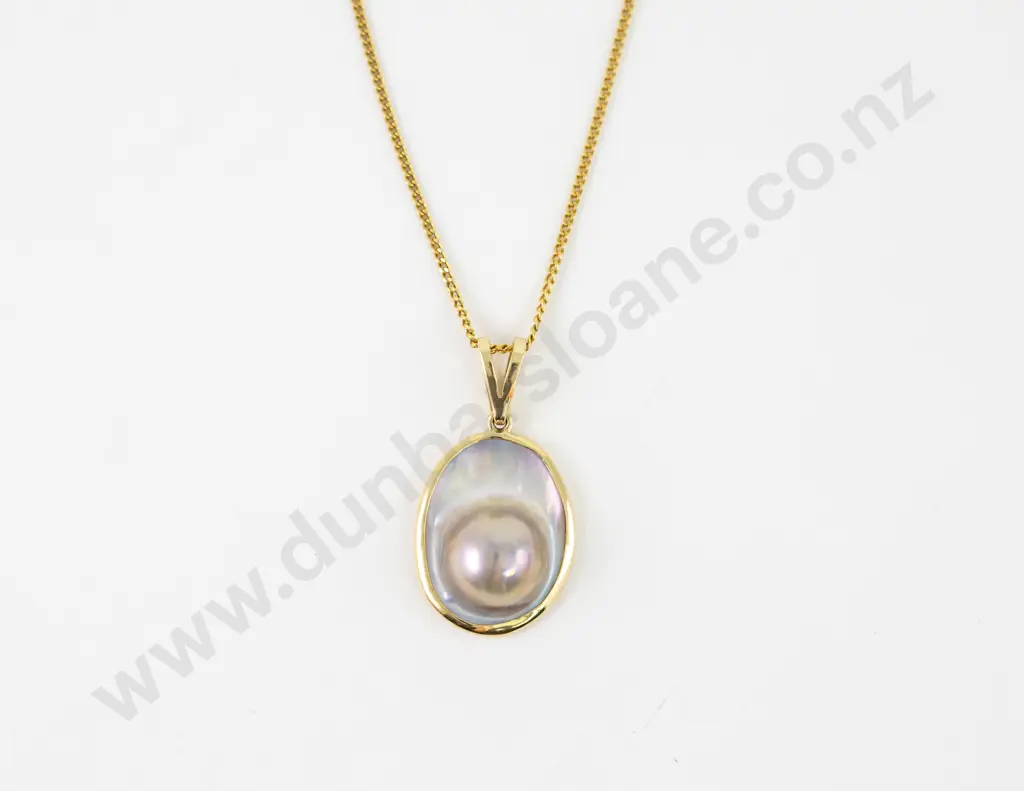 Blister Pearl Pendant on 9ct Fine Curb Link Neck Chain Image 1++