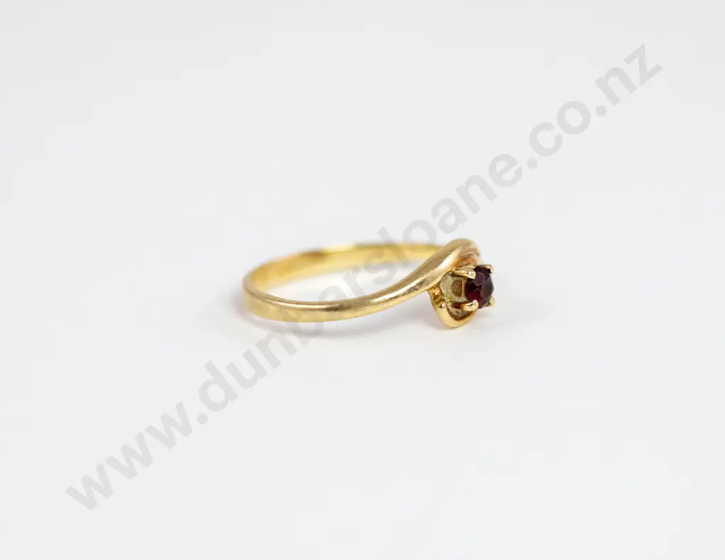 9ct Single Garnet Ring Image 1++