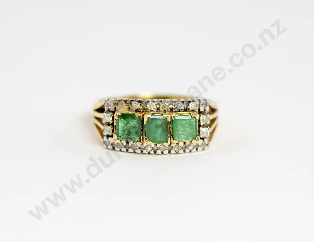 14ct 24Stone Diamond and Emerald Ring Image 1++