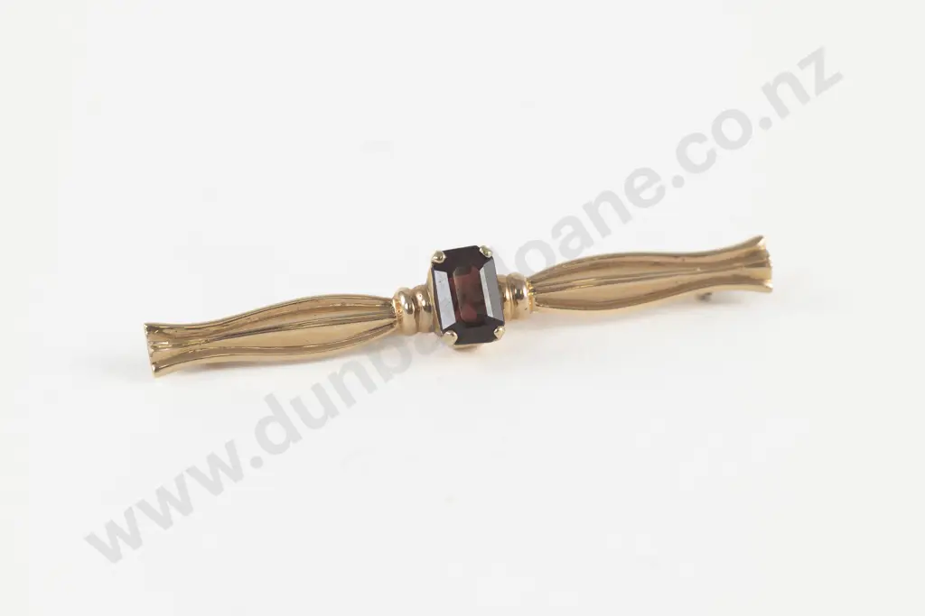 14ct Single Garnet Bar Brooch Image 1++