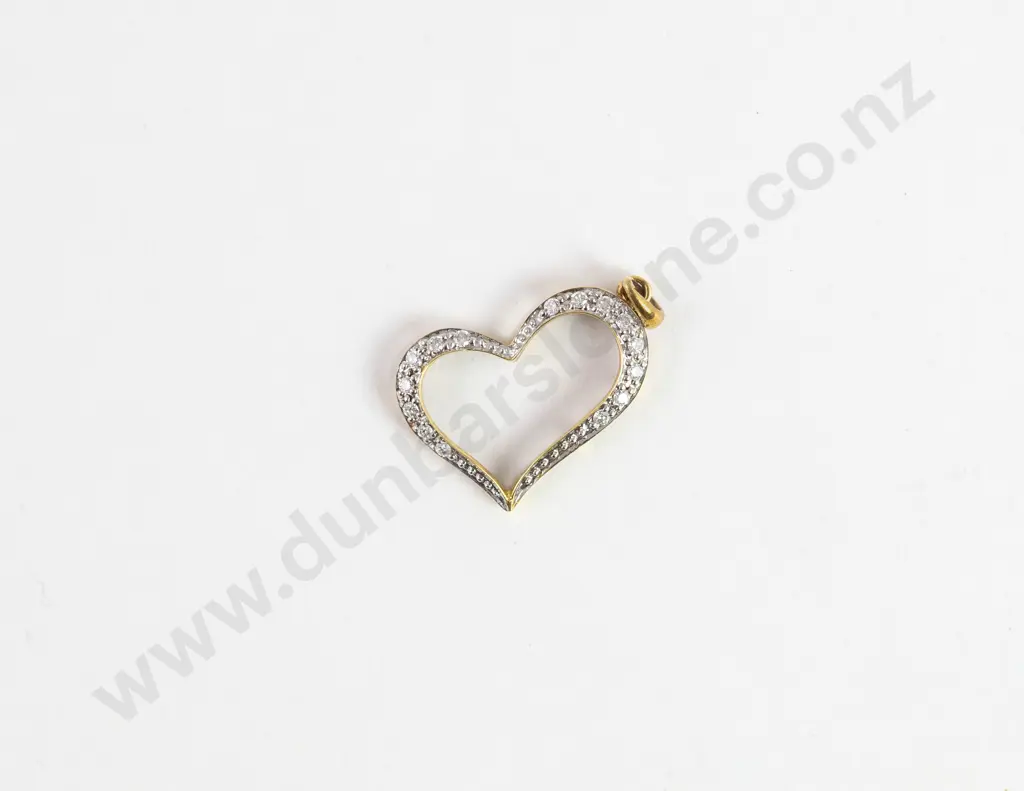 9ct 15Stone Diamond Heart Pendant Image 1++
