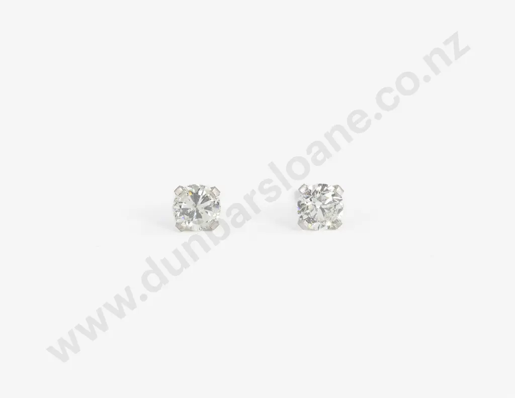 Pair 14ct White Gold Diamond Stud Earrings Image 1++