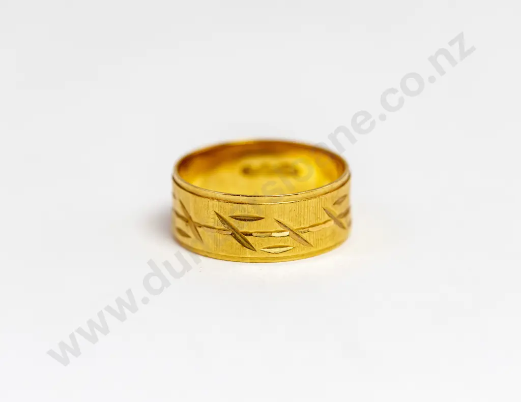 18ct Wide Wedding Band Image 1++