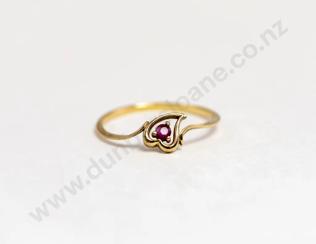 9ct Single Garnet Heart Ring Image 1++
