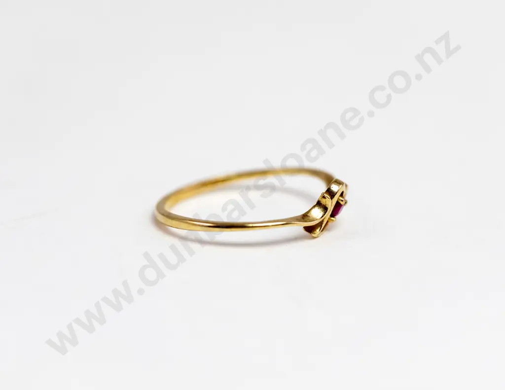 9ct Single Garnet Heart Ring Image 1++