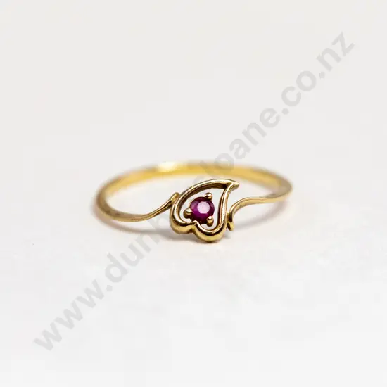 9ct Single Garnet Heart Ring