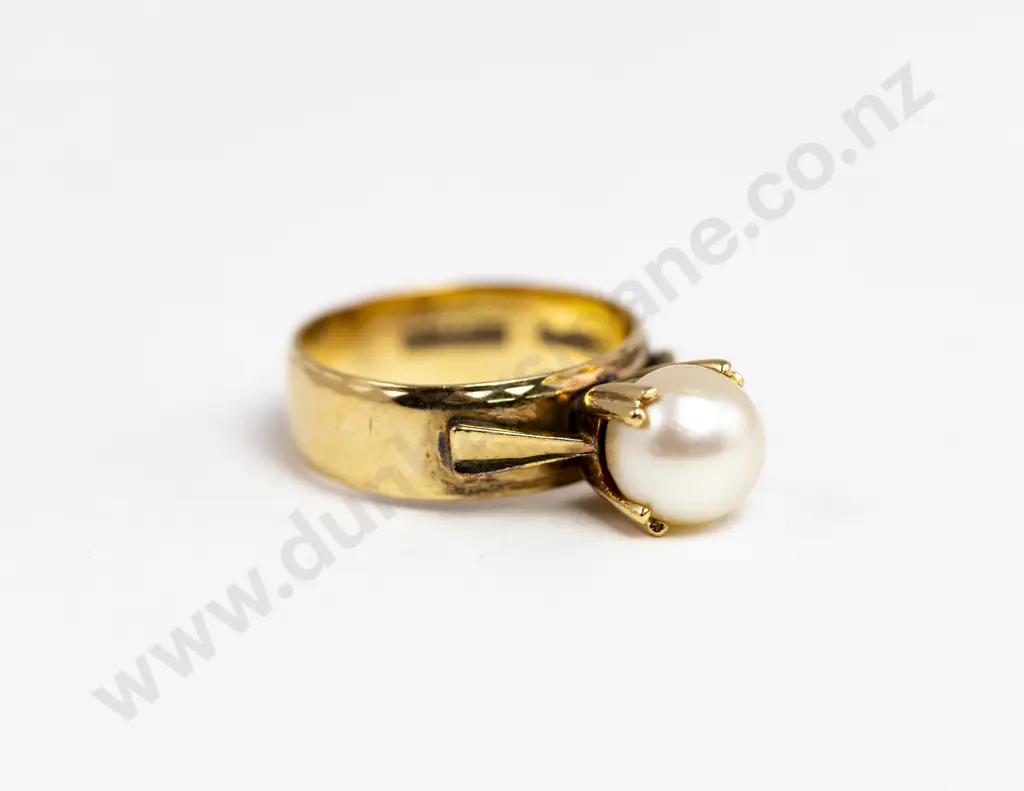 Siffari 9ct Single Cultured Pearl Ring Image 1++