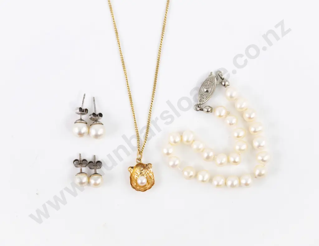 14ct Cultured Pearl Pendant on 18ct Fancy Link Chain Image 1++