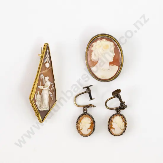Victorian Gold Framed Classical Cameo Brooch