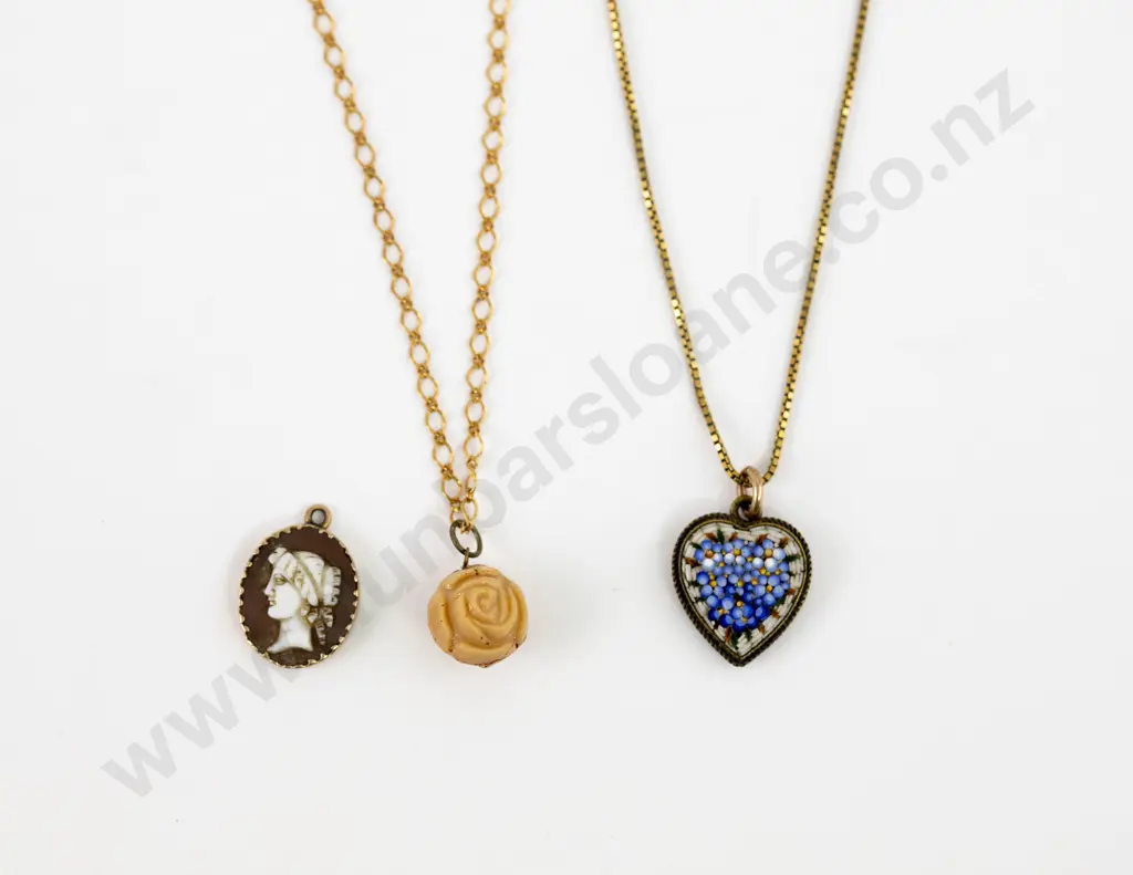 Italian Mosaic Heart Pendant on 9ct Fine Link Chain Image 1++