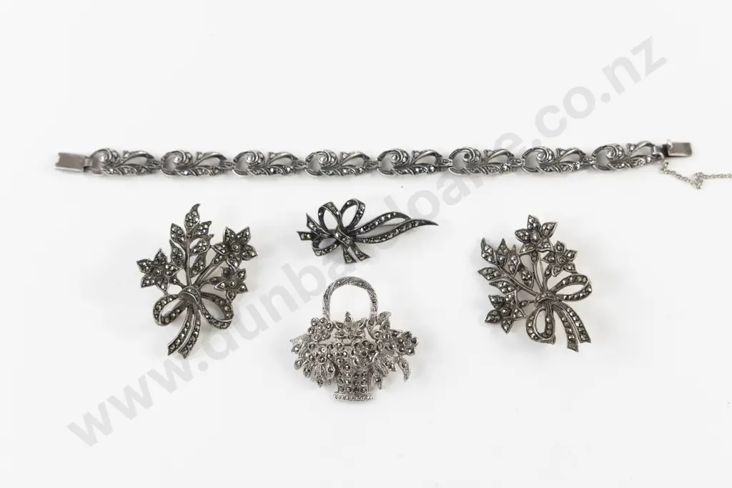 Small Collection of S/S Marcasite Jewellery Image 1++