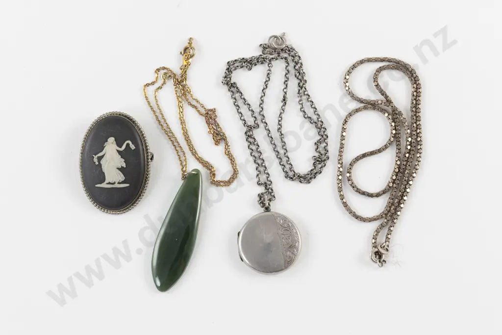 Round S/S Photo Locket Image 1++