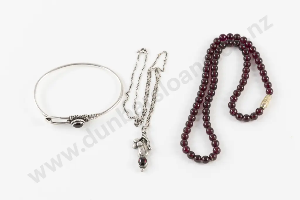 S/S Single Stone Garnet Bracelet Image 1++