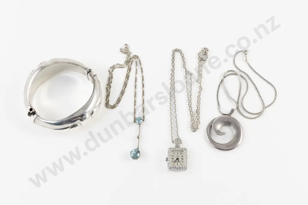 S/S Hinged Snap Bangle Image 1++