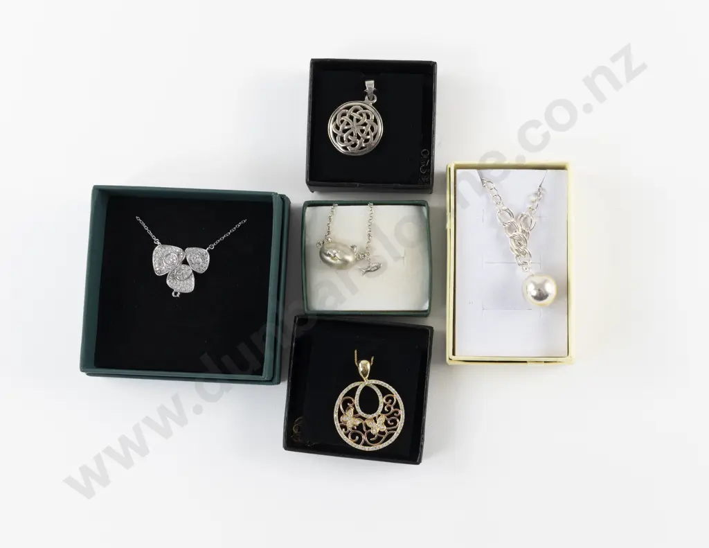 Small Collection of Five Sterling Silver Necklaces Image 1++