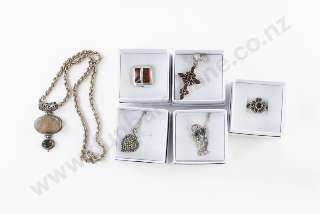 Collection of Assorted Sterling Silver Jewellery Image 1++