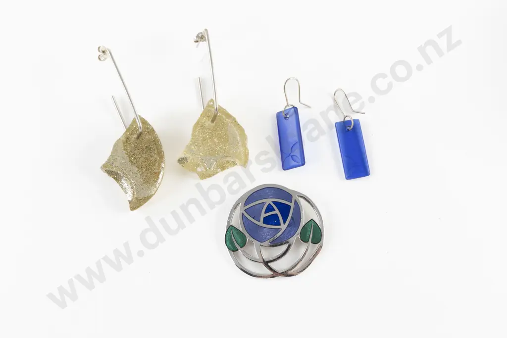 Pair S/S Tapa Design Earrings Acrylic Glitter Earrings and Brooch Image 1++
