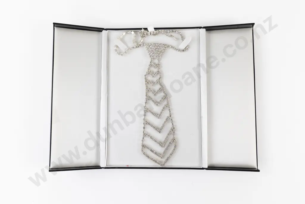 Costume White Metal Diamonte Tie Collar Necklace Image 1++