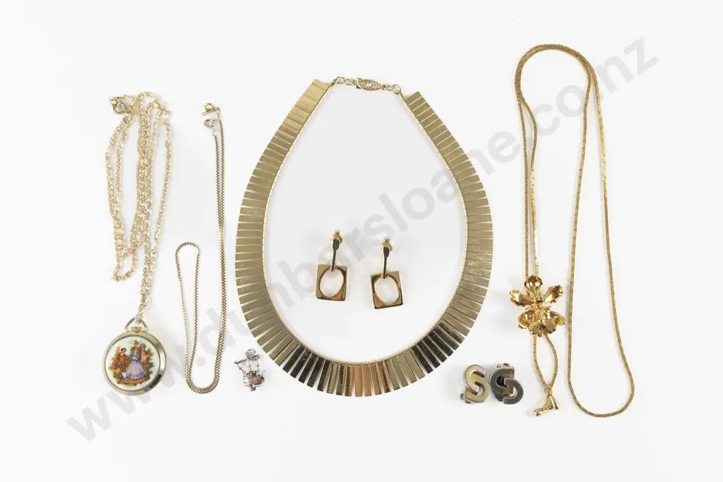 Collection of Assorted Costume Jewellery Image 1++