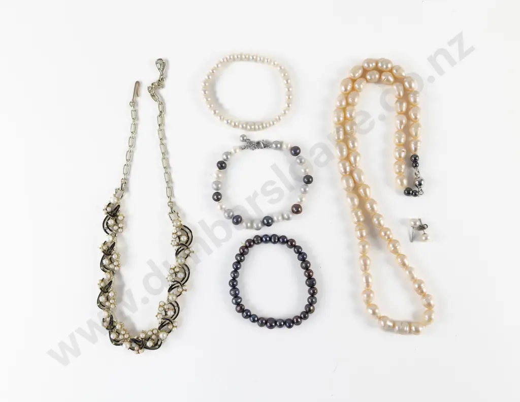 Single Strand Uniform Fresh Water Pearl Necklace Image 1++