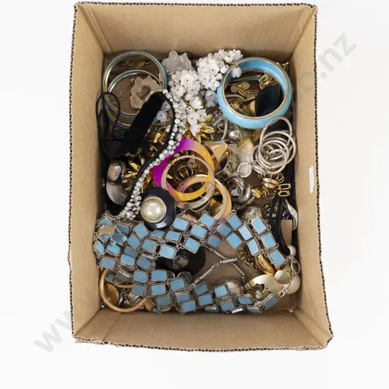 Collection of Assorted Costume Jewellery