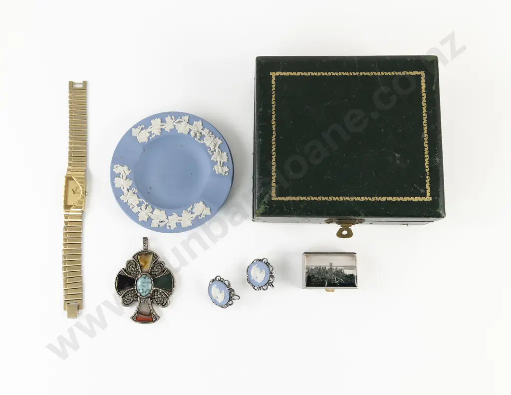 Small Collection of Costume Jewellery and Assorted Image 1++