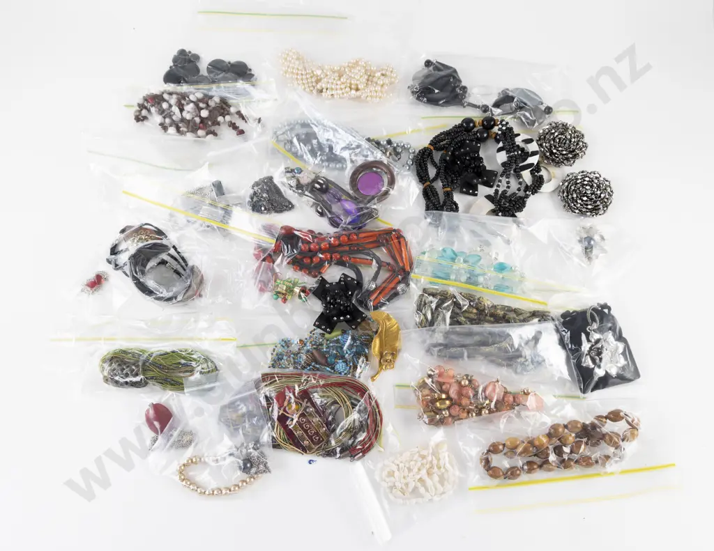 Collection of Assorted Costume Jewellery Image 1++