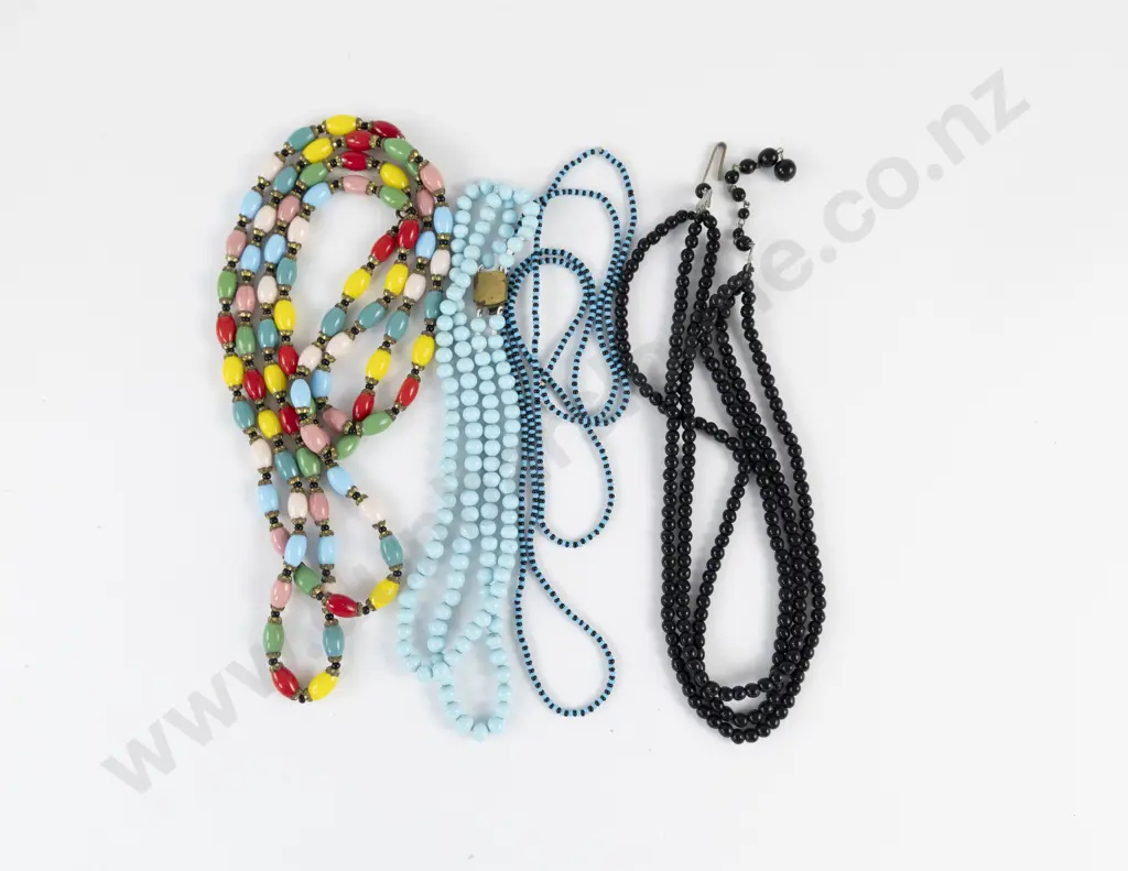 Collection of Assorted Costume Jewellery Image 1++