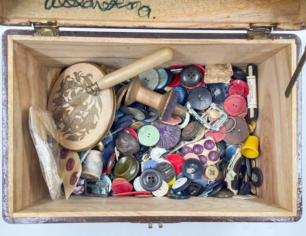 Qty Vintage Buttons in small carved camphor-wood box Image 1++