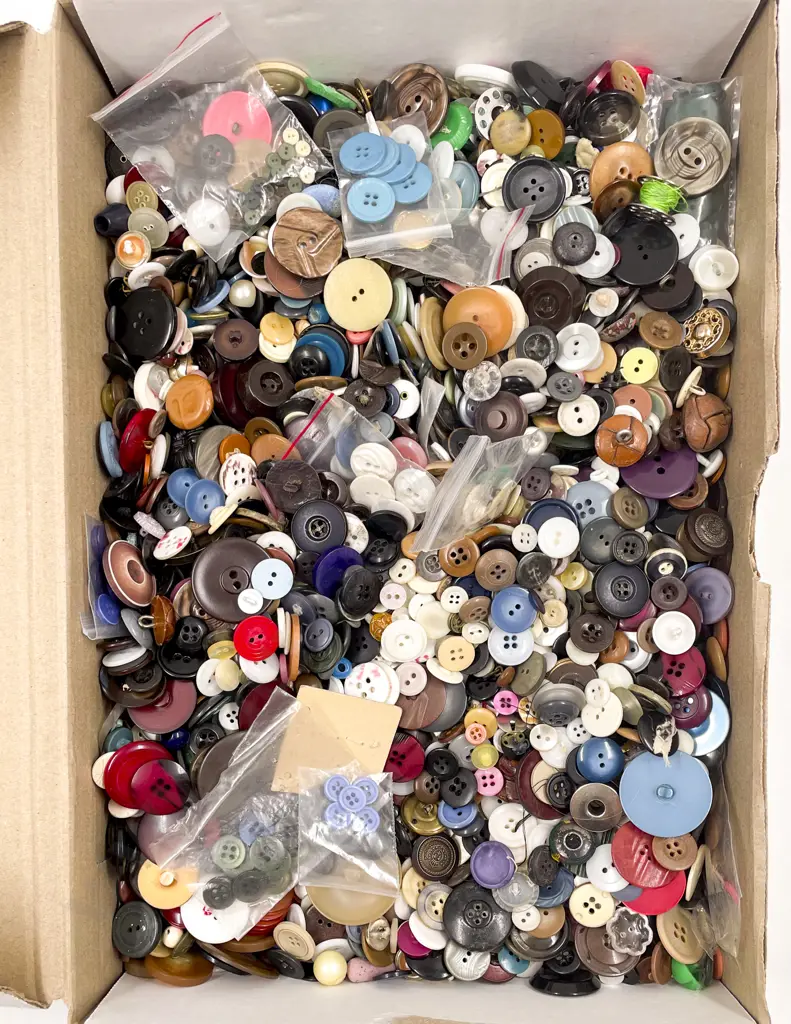 Vintage Collection of Assorted Buttons Image 1++