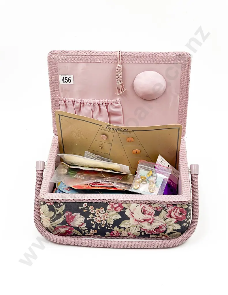 Sewing Basket with Vintage Needle and Sewing Packets some Card Buttons Image 1++
