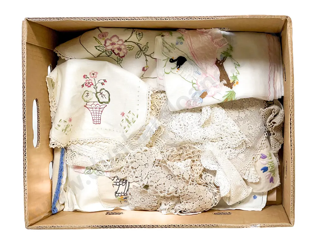 Collection Vintage Embroidered and Assorted Table Linens Image 1++