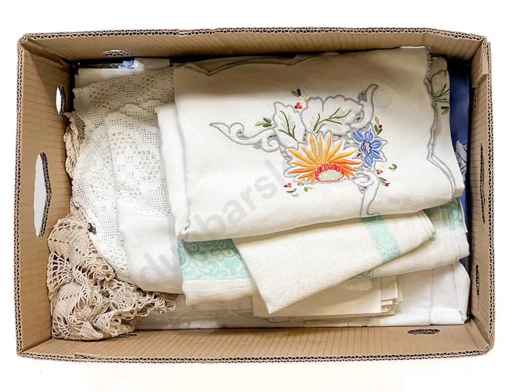 Collection Vintage Assorted Table Linens Image 1++
