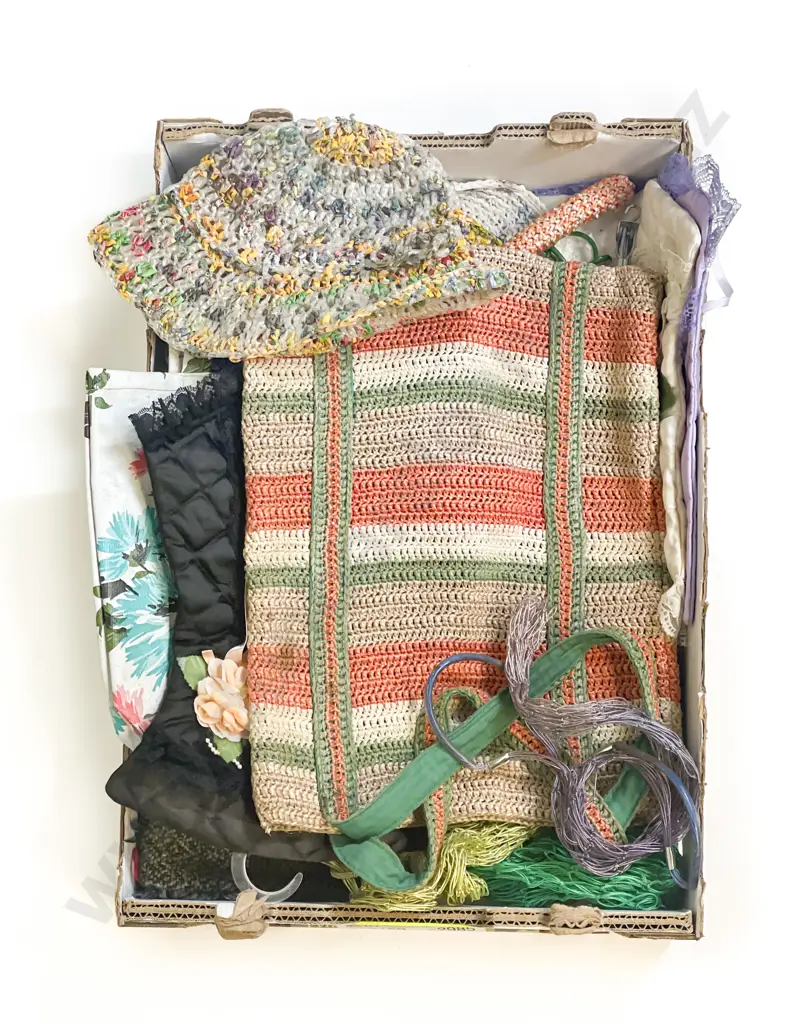Vintage C1960's/1970's Crafted and Vinyl Beach Bags Hats and Assorted Image 1++