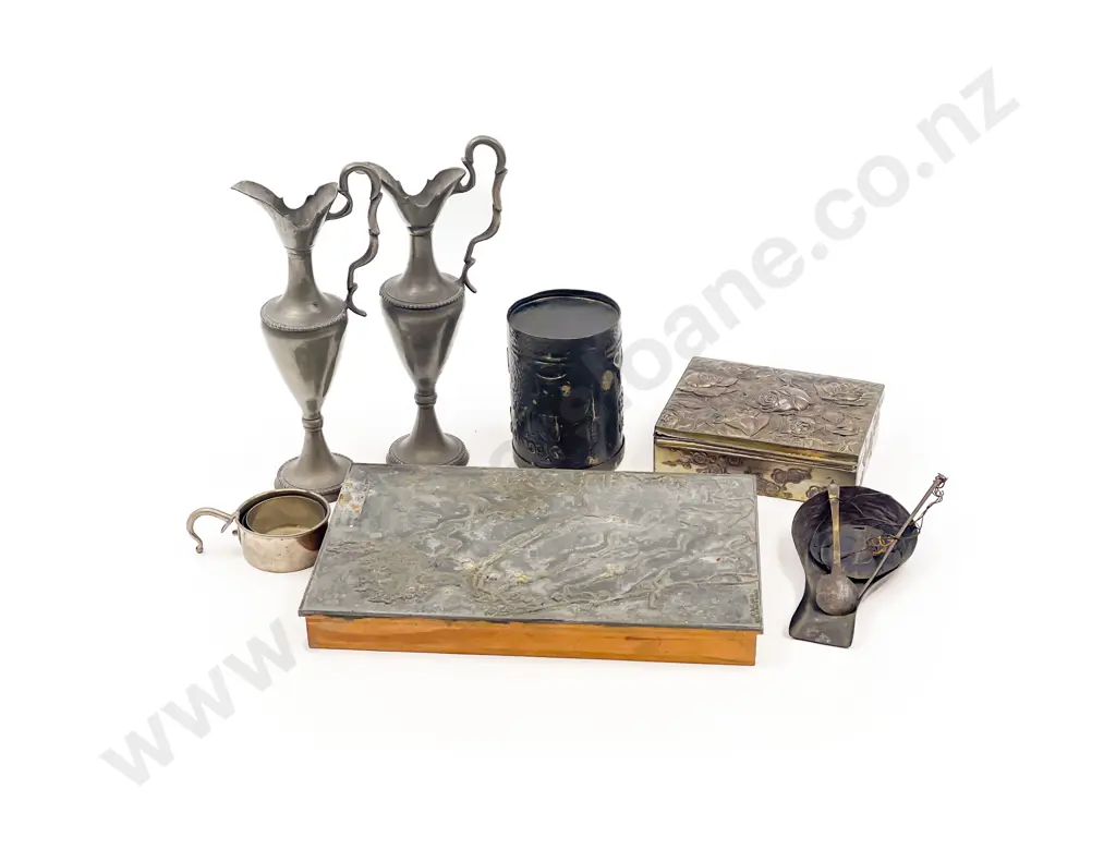 Small Quantity of Assorted Vintage Metalware Image 1++