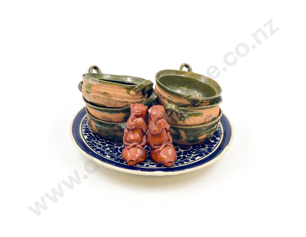 Small Quantity of Assorted Pottery Image 1++