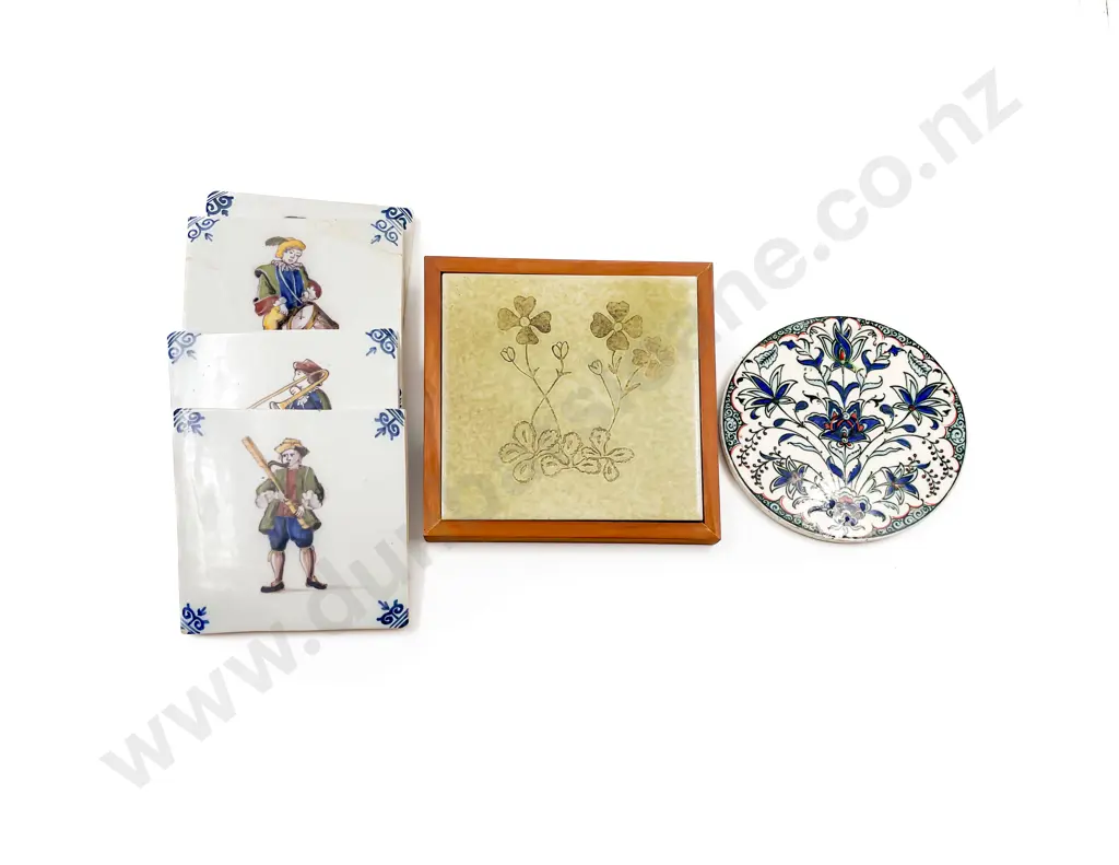 Small Quantity of Assorted Decorative Tiles Image 1++