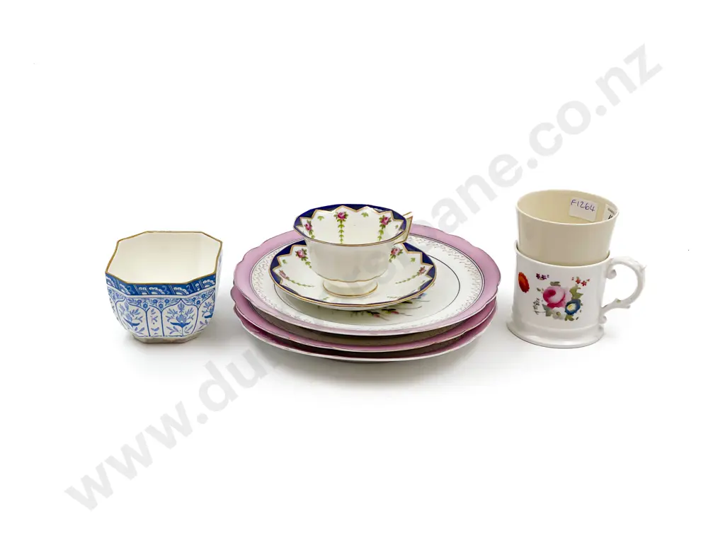 Small Quantity of Assorted Fancy China Image 1++
