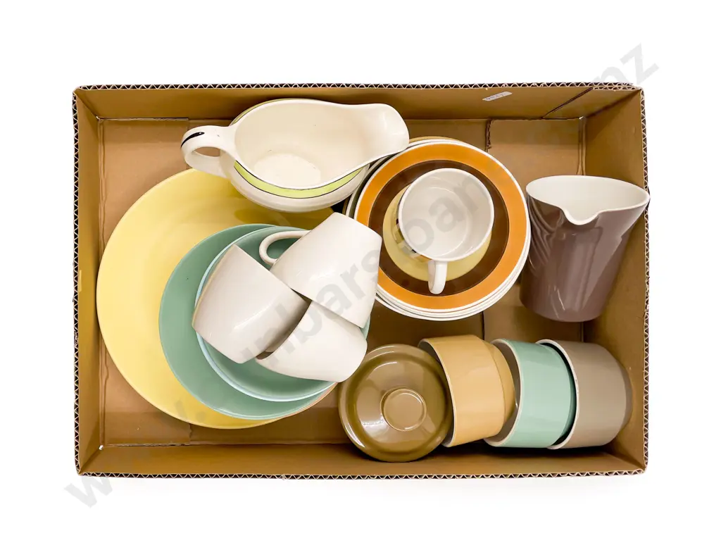 Quantity of Assorted Crown Lynn Image 1++